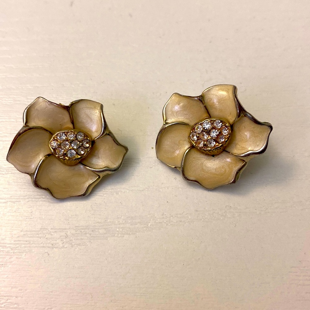 Vintage flower earrings